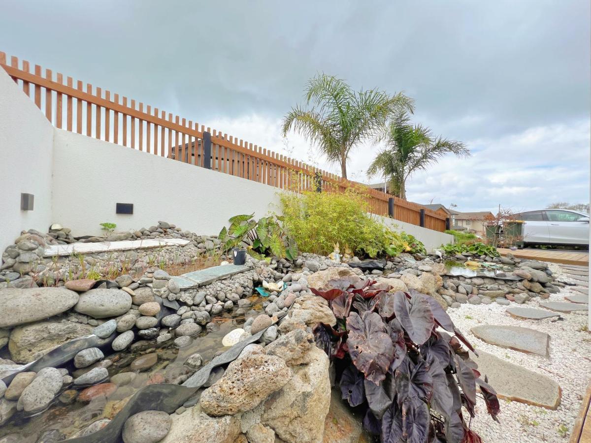 Elegant Beach House In Long Bay Villa Auckland Esterno foto