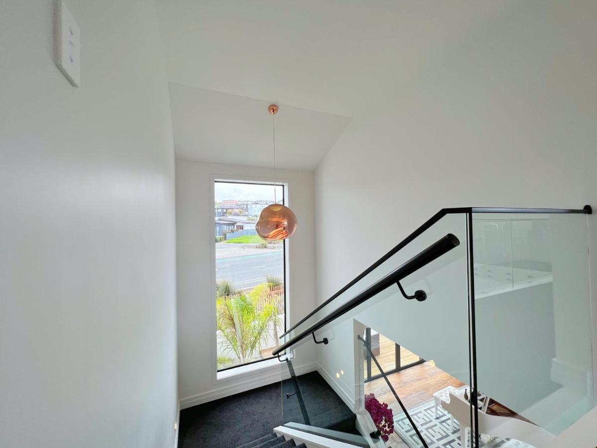 Elegant Beach House In Long Bay Villa Auckland Esterno foto