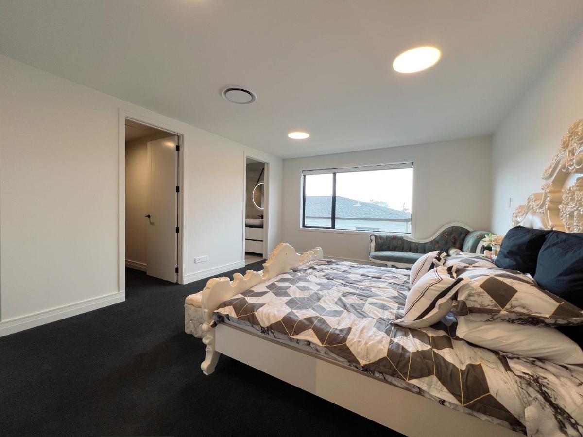Elegant Beach House In Long Bay Villa Auckland Esterno foto