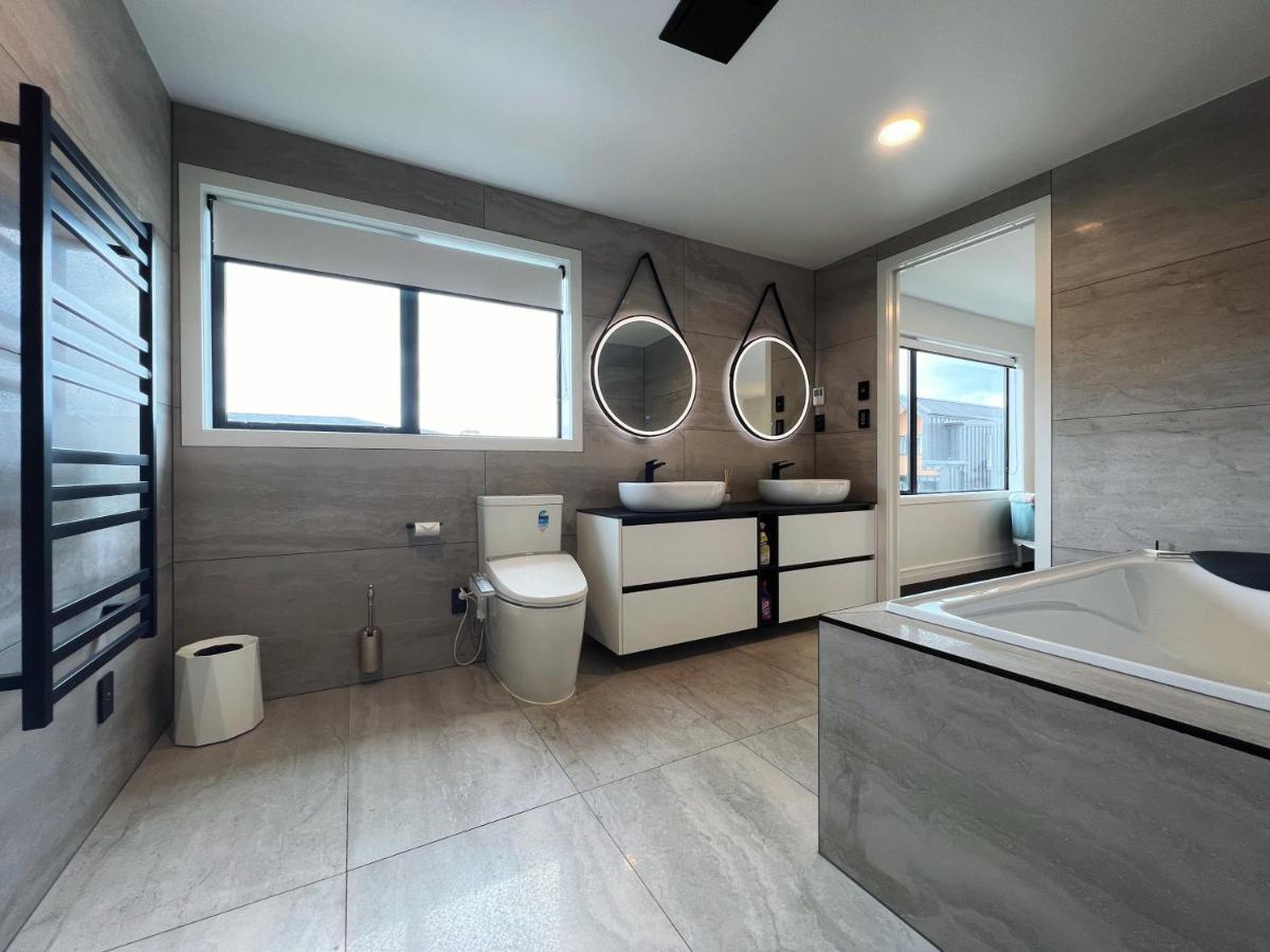 Elegant Beach House In Long Bay Villa Auckland Esterno foto