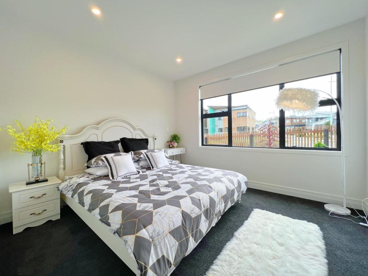 Elegant Beach House In Long Bay Villa Auckland Esterno foto