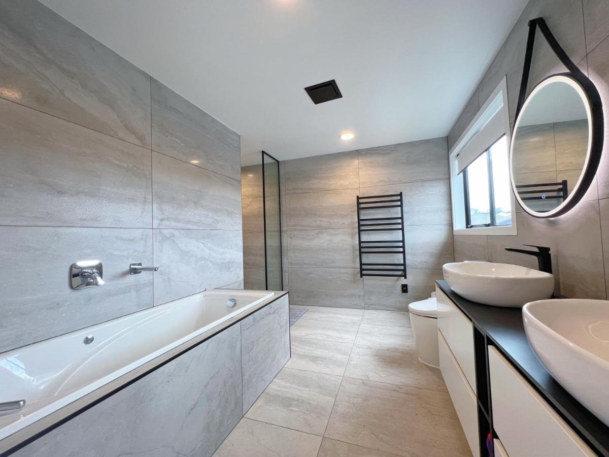 Elegant Beach House In Long Bay Villa Auckland Esterno foto