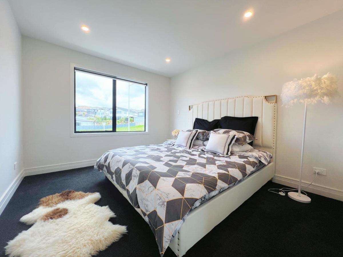 Elegant Beach House In Long Bay Villa Auckland Esterno foto